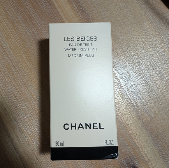 Chanel Les Beiges Water Fresh Tint - Picture 1 of 6